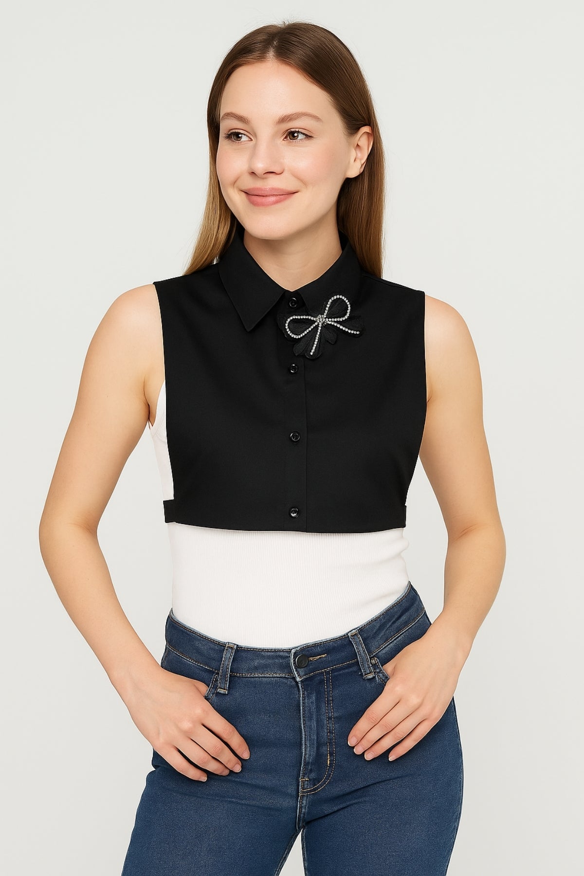 Taşlı Fiyonk Broşlu Gömlek Yaka - Siyah