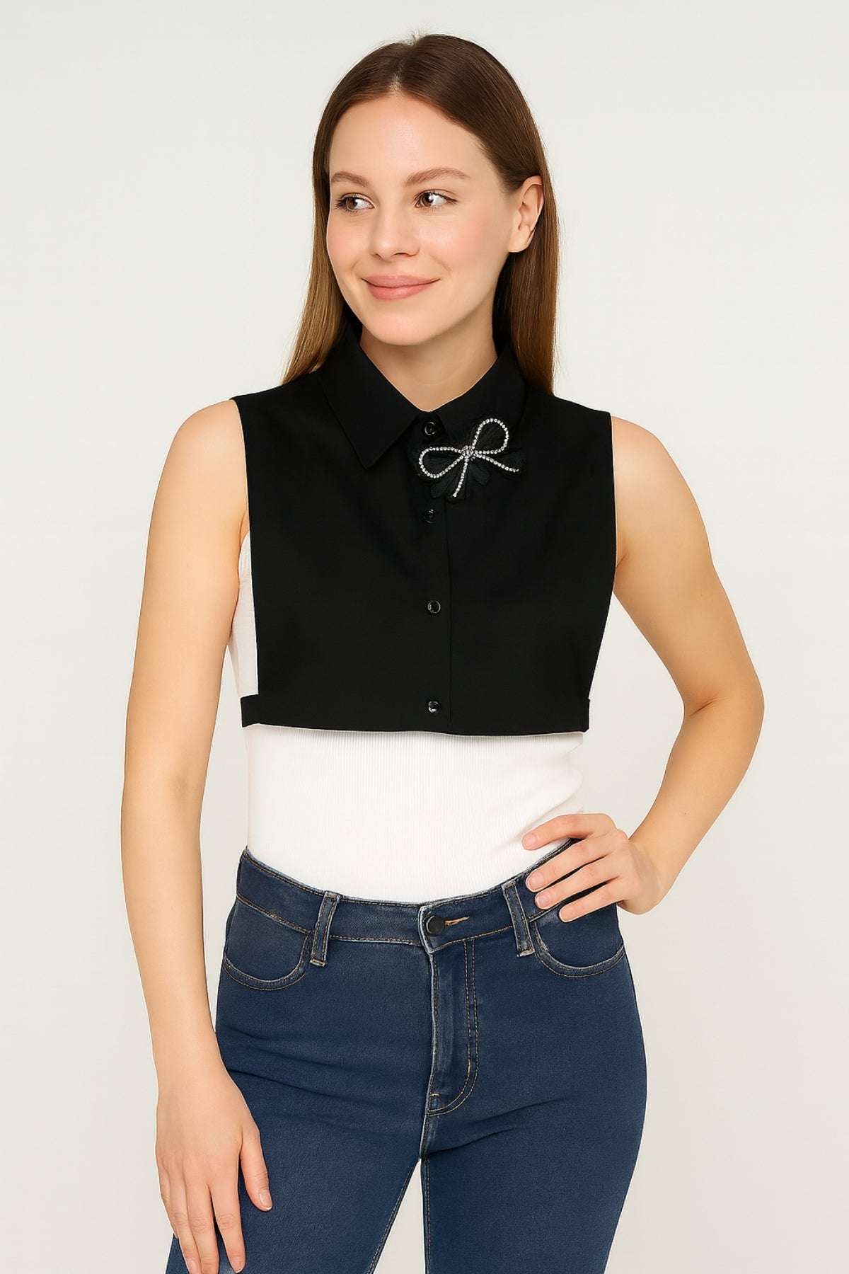 Taşlı Fiyonk Broşlu Gömlek Yaka - Siyah