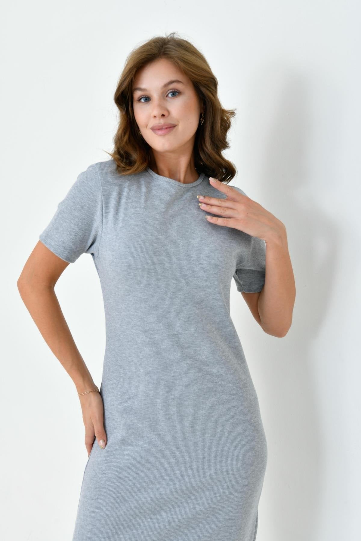 Yazlık tesettür elbise görünümünde hafif ve konforlu boydan elbise