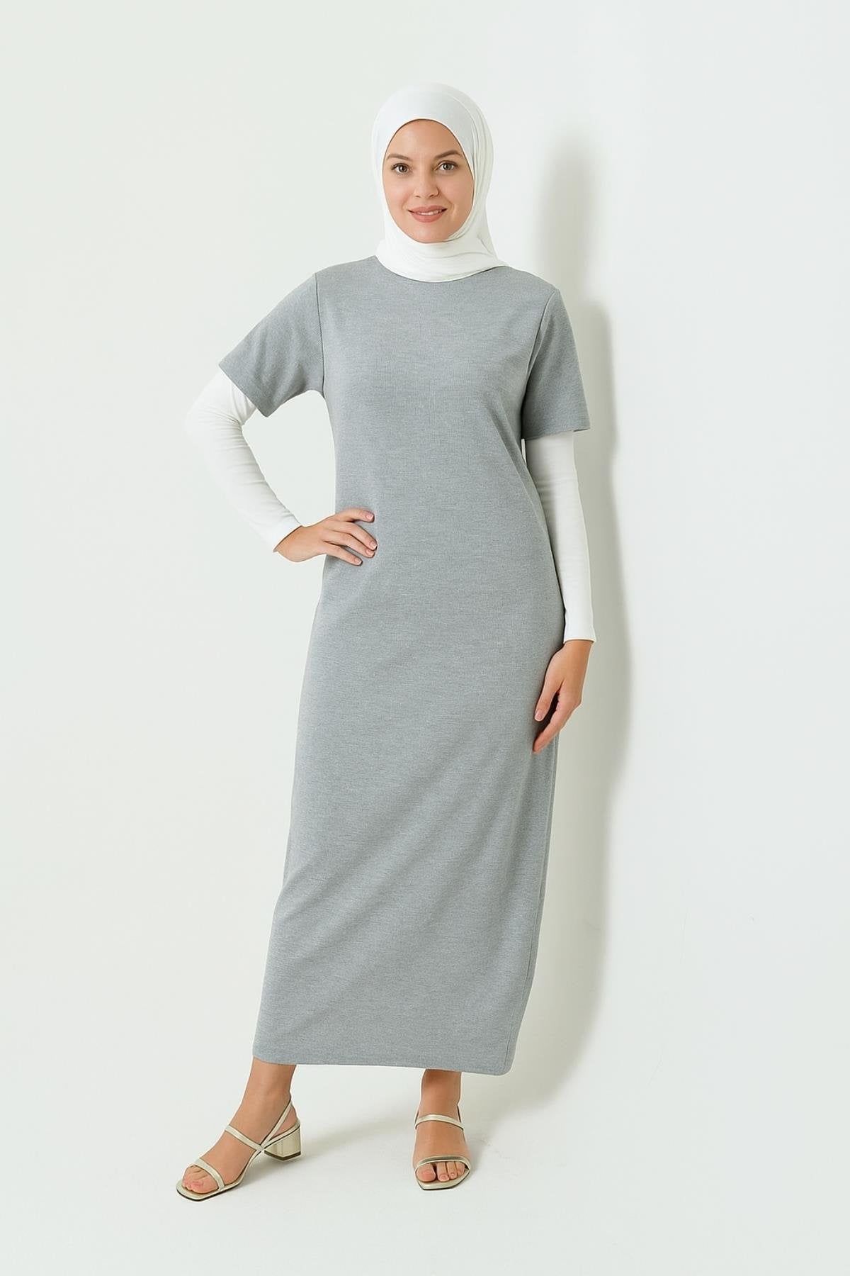 Günlük kullanıma uygun kadın tesettür elbise, rahat ve şık tasarım