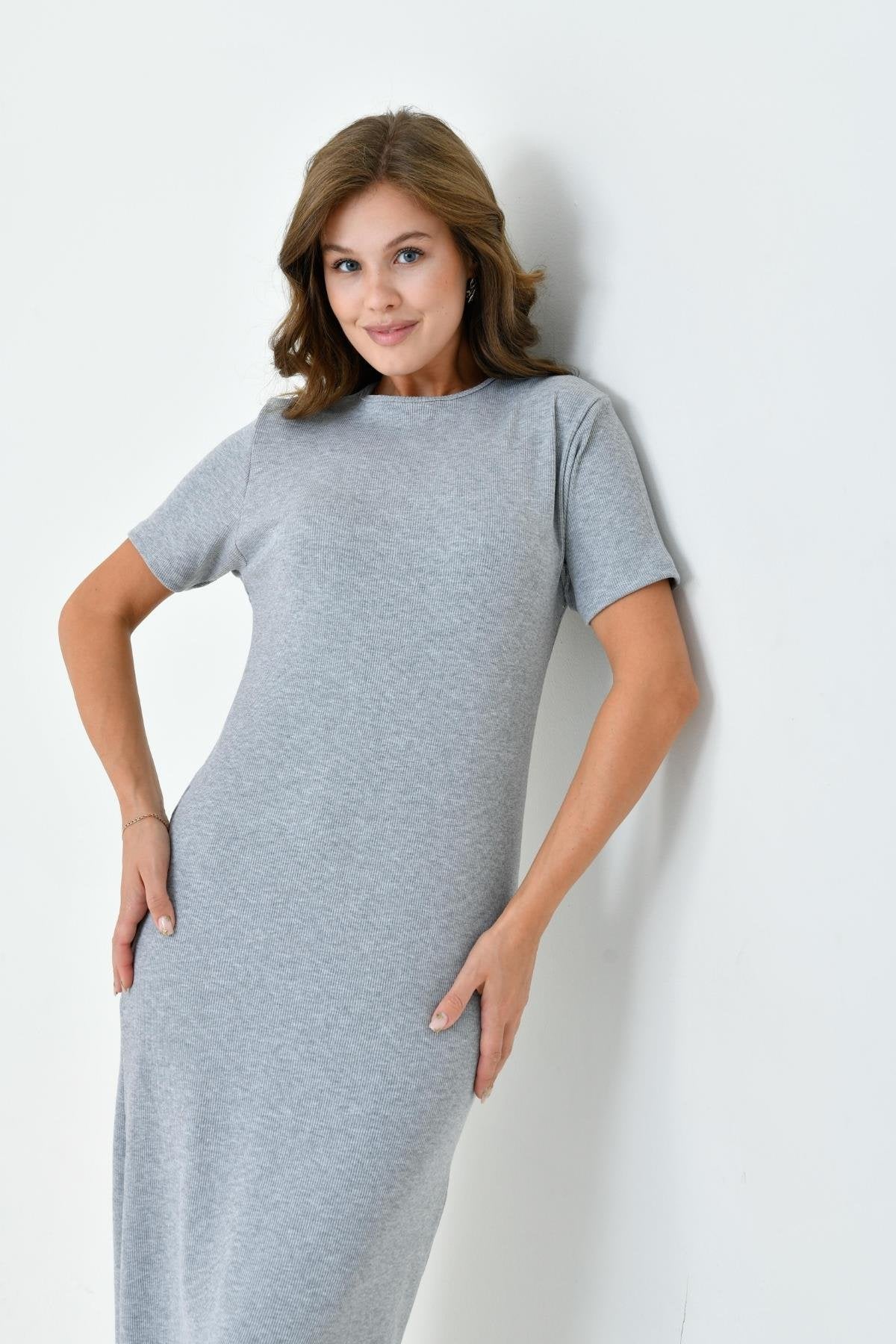 Genç tesettür elbise modeli, modern ve zarif günlük elbise tesettür stil