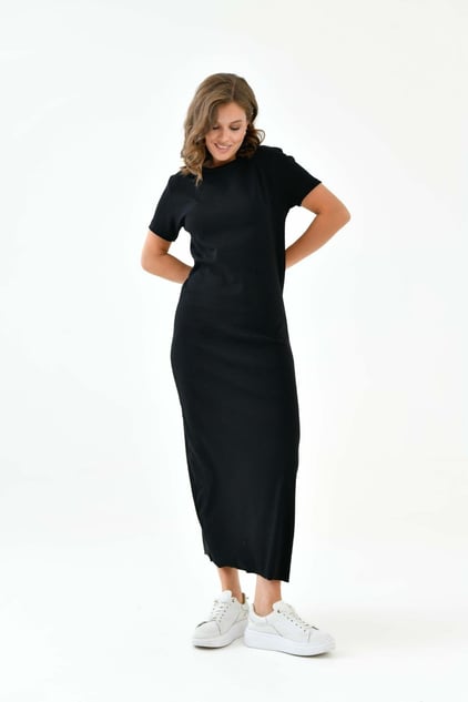 bayan tesettür elbise siyah renk boydan elbise modelleri kombin