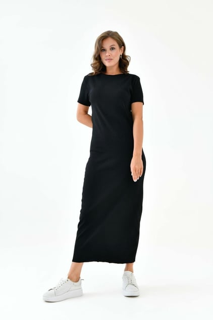 elbise tesettür kategorisinde siyah uzun tesettür elbise modeli