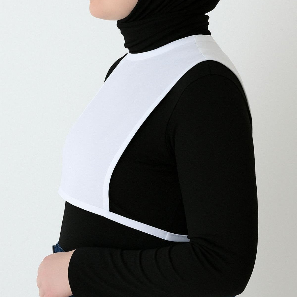 Boyunluk tesettür kombinlerinde kullanılan siyah kolluk ve uzun kolluk modeli, namaz kolluğu olarak da tercih edilir