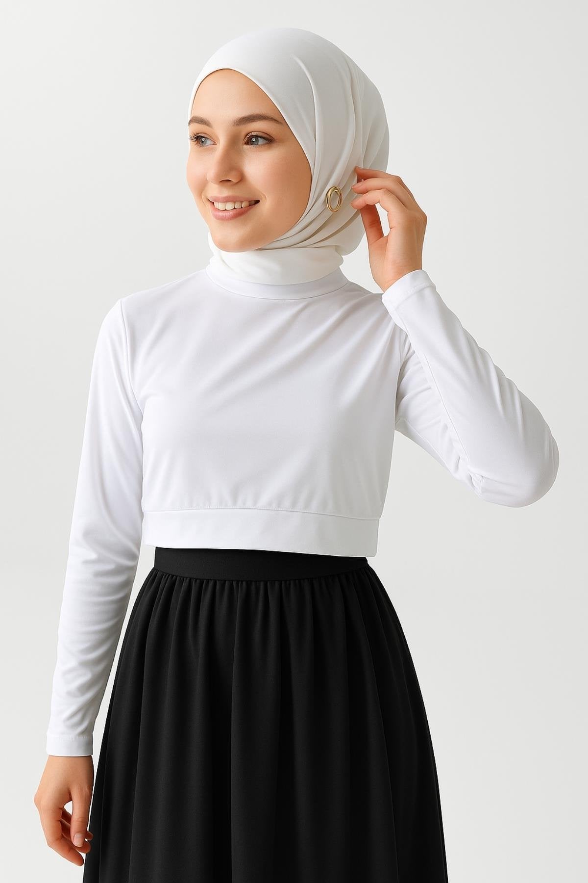 beyaz tesettür bluz uzun kollu etek üstü kombin