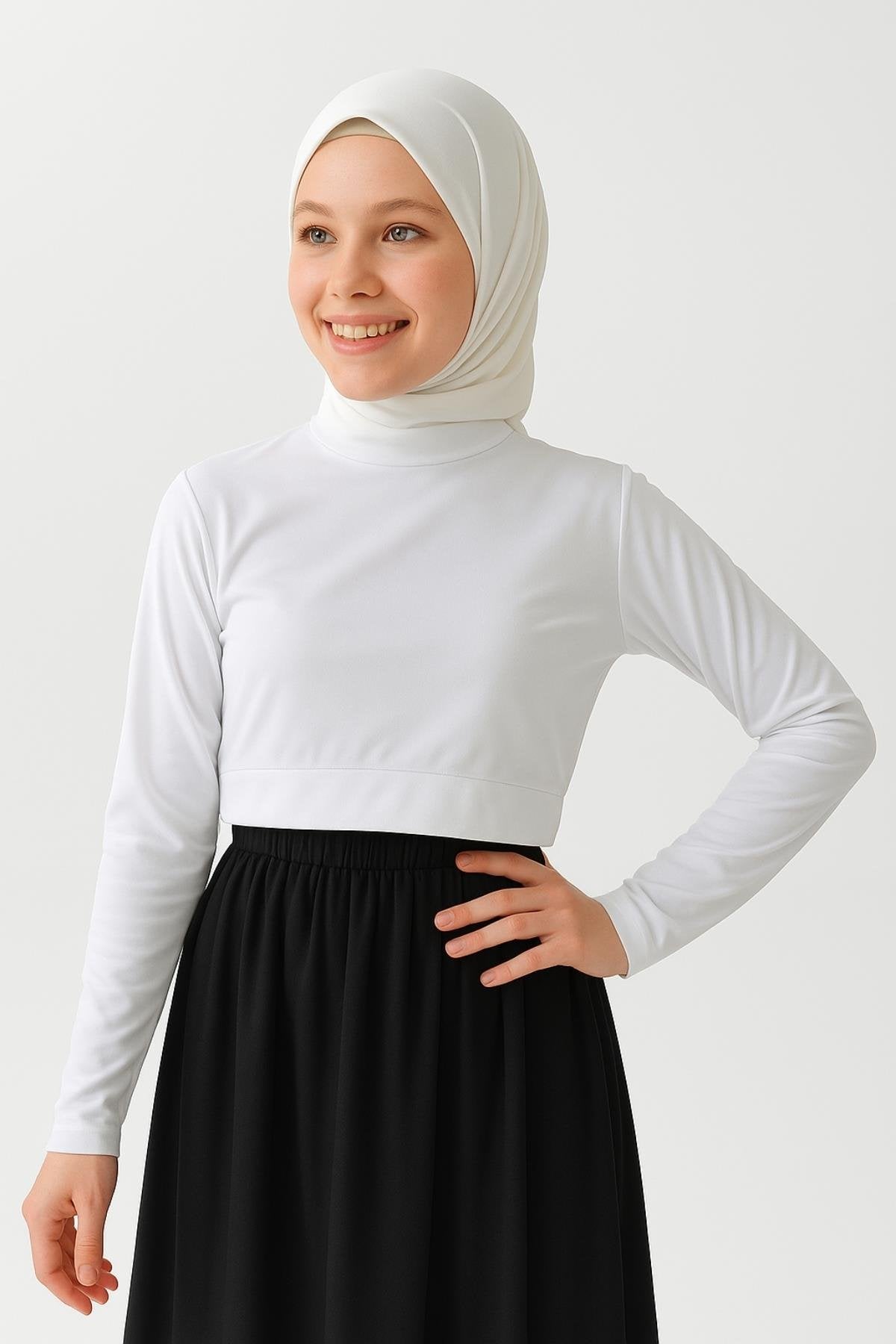 etek üstü bluz tesettür sade ve zarif beyaz bluz modeli