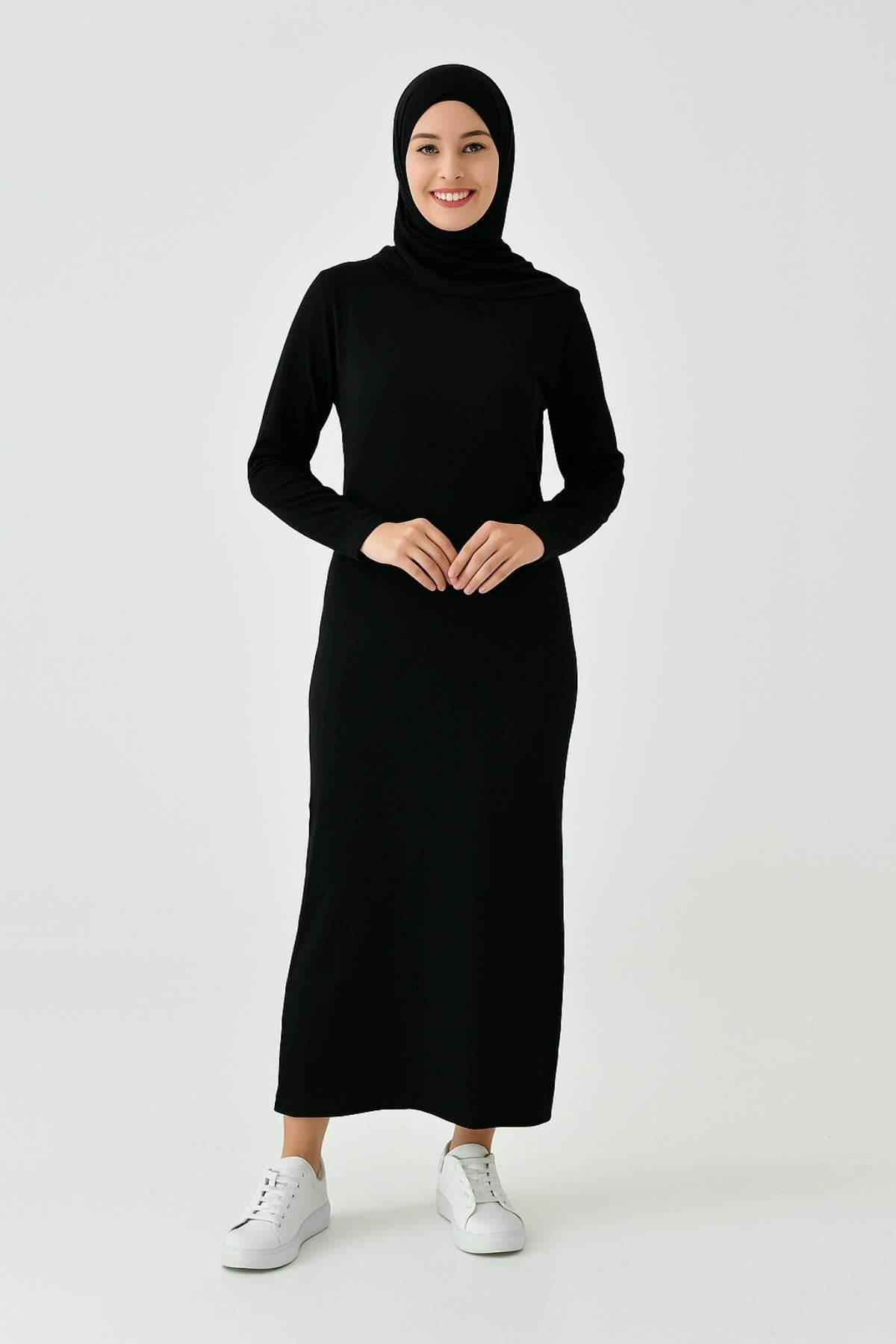 günlük tesettür elbise, sade şık siyah tesettür elbise modeli