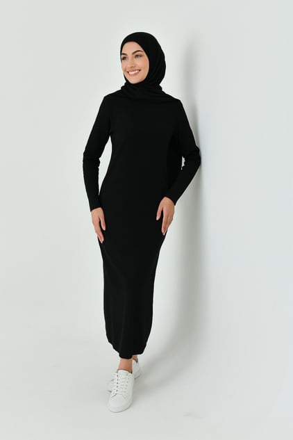 siyah tesettür elbise modeli, sade şık günlük tesettür elbise kombin