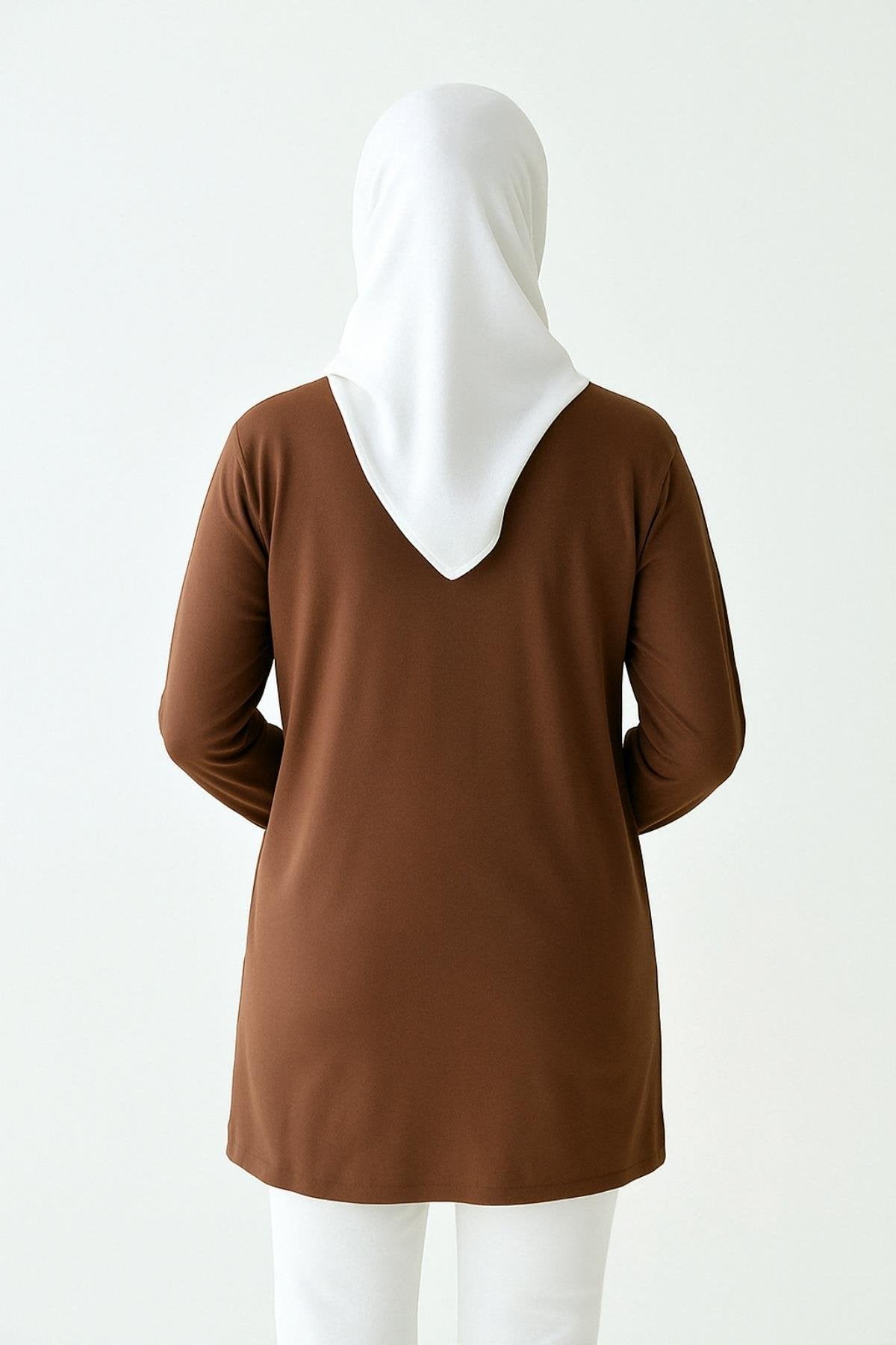 Yeni sezon tesettür tunik modelleri arasında yer alan uzun ve rahat tunik tasarımı