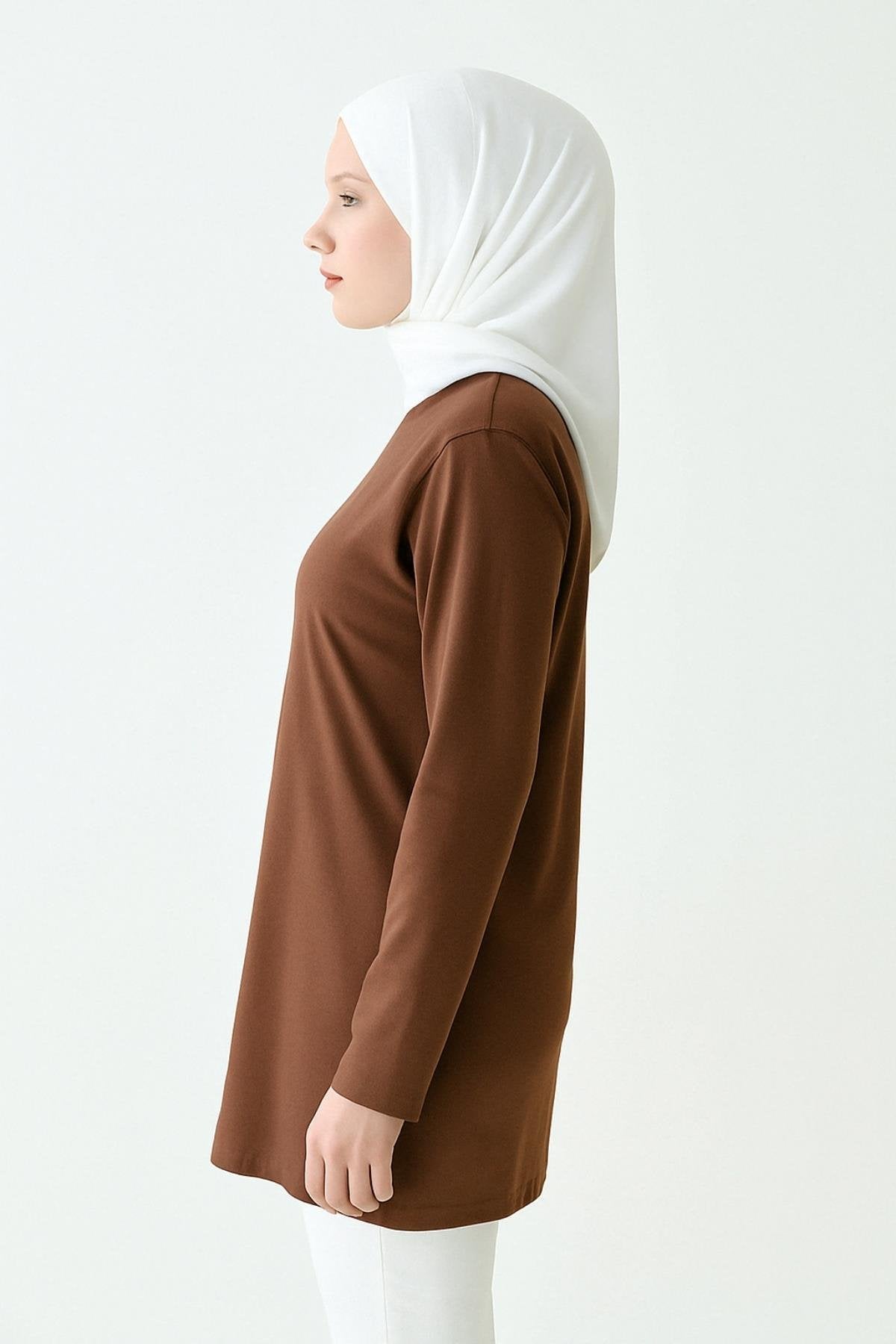 Kadın tesettür giyim için modern ve uzun tunik modelleri şık kombin önerisi