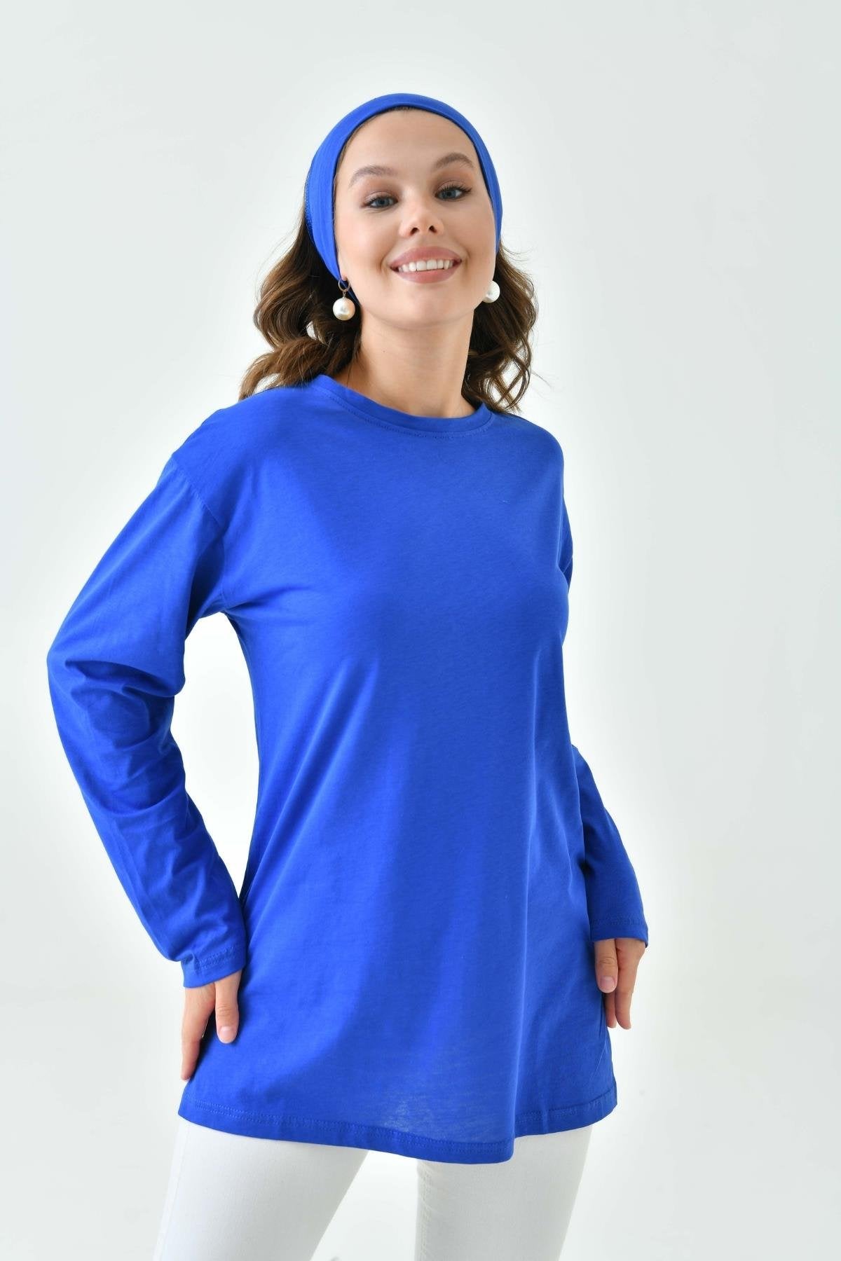 Tesettür giyim tunik kategorisinde sade kesim modern tunik modeli