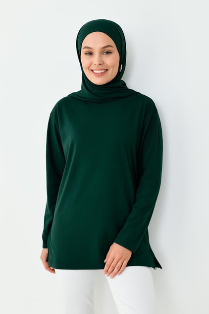 Zümrüt yeşili uzun tesettür tunik modeli kadın günlük şık kombin